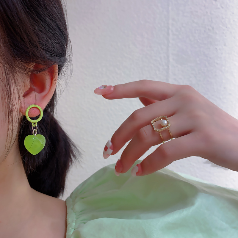 Fashion New Green Heart Shaped Summer Alloy Earrings display picture 8