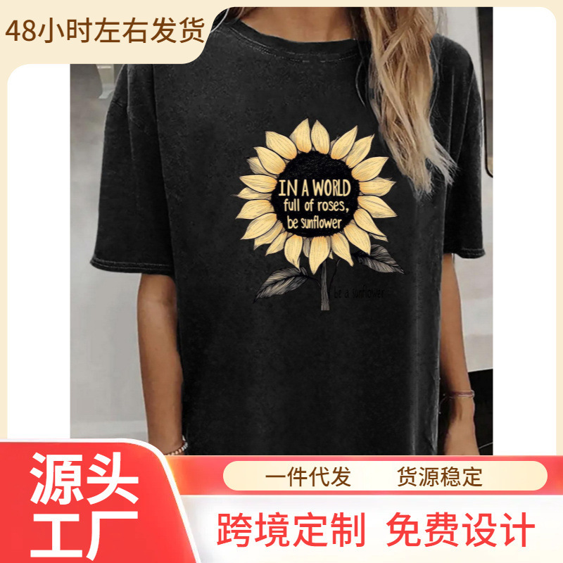 In a World Full of Roses, Be a Sunflower Lady 180g Black Cotton T-Shirt - Loose Version Round