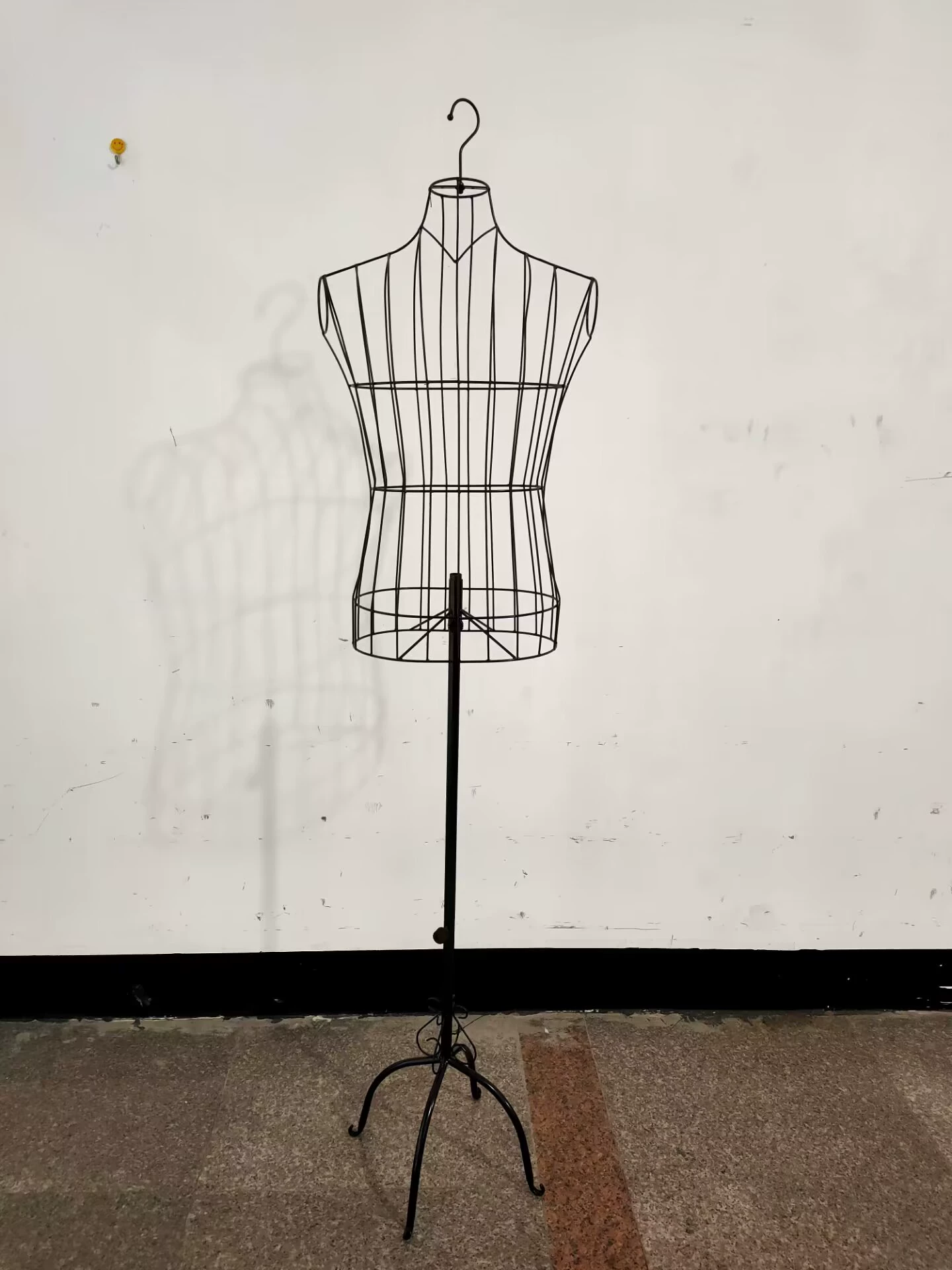 Iron mannequin stand male model floor-standing iron clothing store display stand wedding photo mannequin
