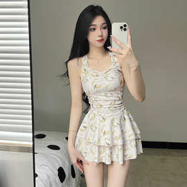 2025新款连体泳衣女夏性感碎花蛋糕裙保守遮肚显瘦挂脖泡温泉学生