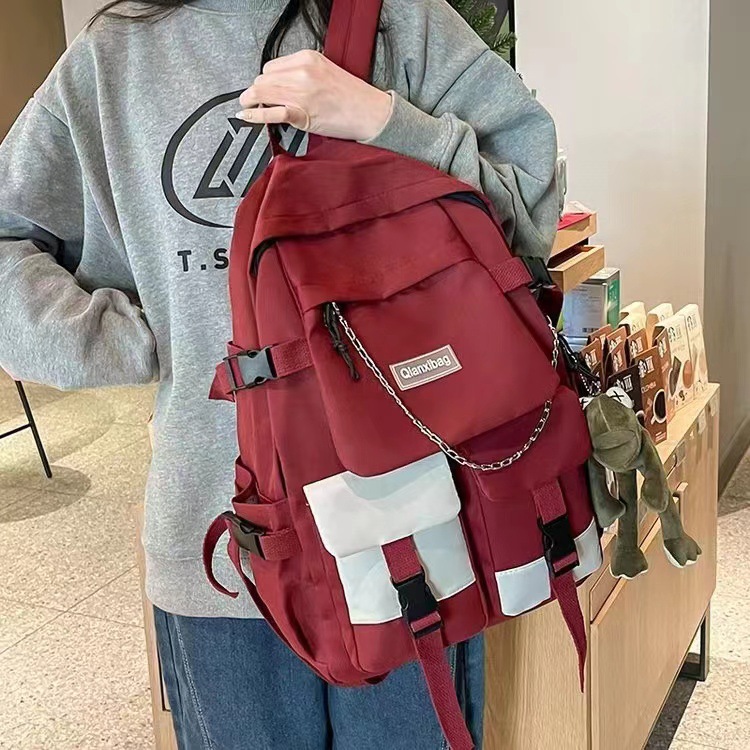 와인색 개구리 장식