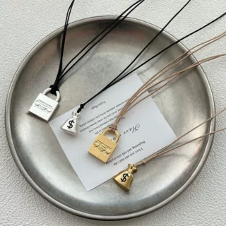 轻奢小众双色金锁钱袋子吊坠项链女简约百搭锁骨链个性毛衣链配饰