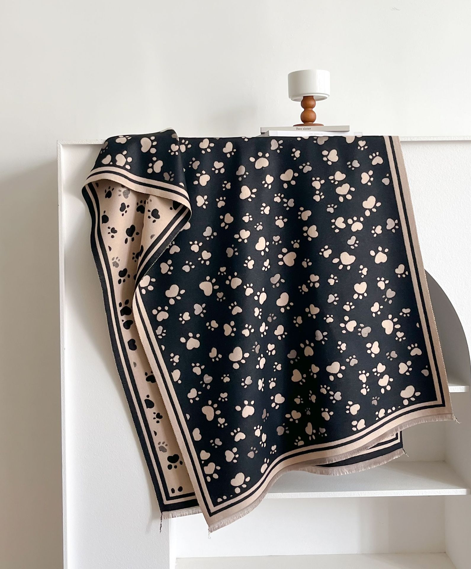 Otoño y invierno lindos perros huellas de huellas de huellas