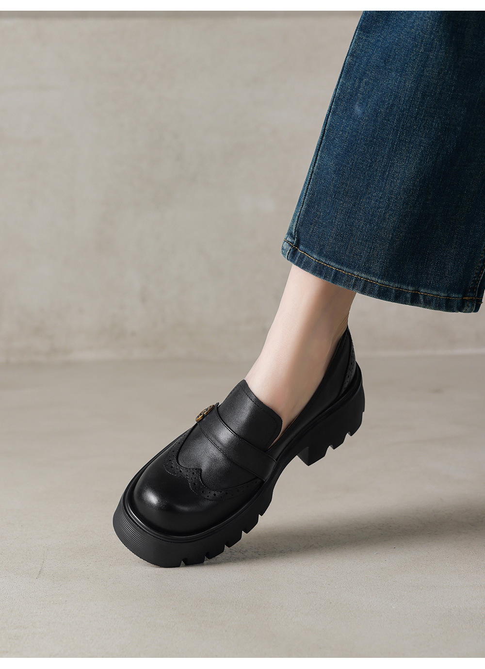 Giày loafer nữ đế xuồng phong cách Anh cổ điển, mũi tròn, gót cao nhỏ, họa tiết hoa sơn trà — màu nâu chi tiết 8