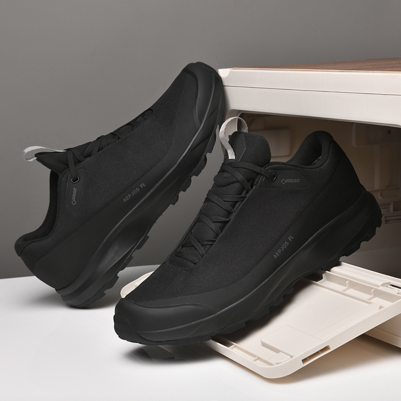 High-End Men's Shoes 2025 Summer New Outdoor Socks Waterproof Cross-Country Hiking Sports Shoes Versatile Casual Shoes