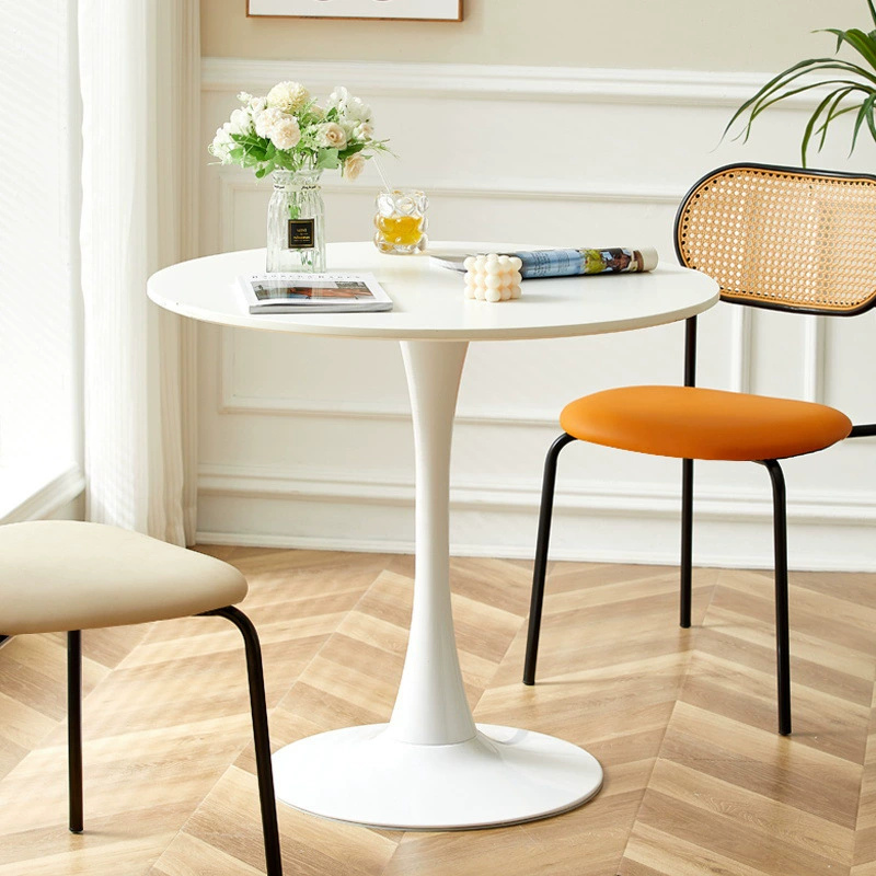 Тюльпановый обеденный стол Современная домашняя столовая еда Небольшой круглый стол Небольшой балкон Простой стол для переговоров