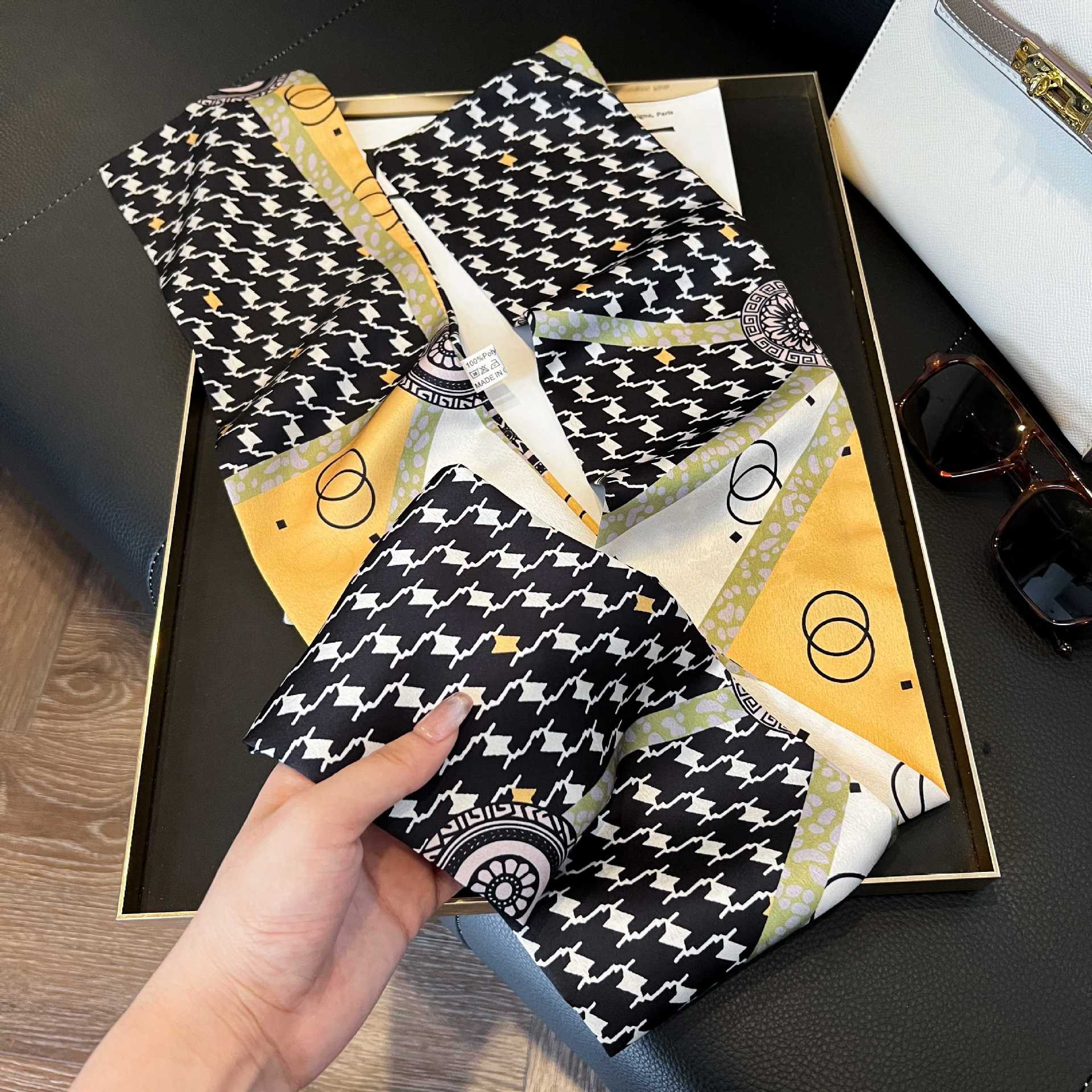 Nueva bufanda de seda pequeña banda larga estrecha para el cabello mujer estilo primavera y otoño moda madre bufanda estilo verano estilo fino serpentina bufanda al por mayor