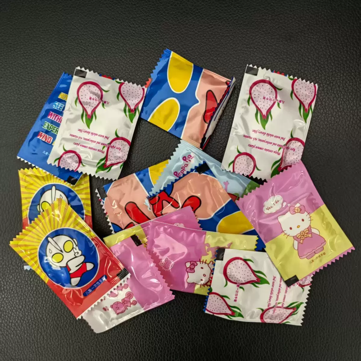 儿童一次性小手套食品级加厚款PE餐饮防护独立包装卡通手套防污