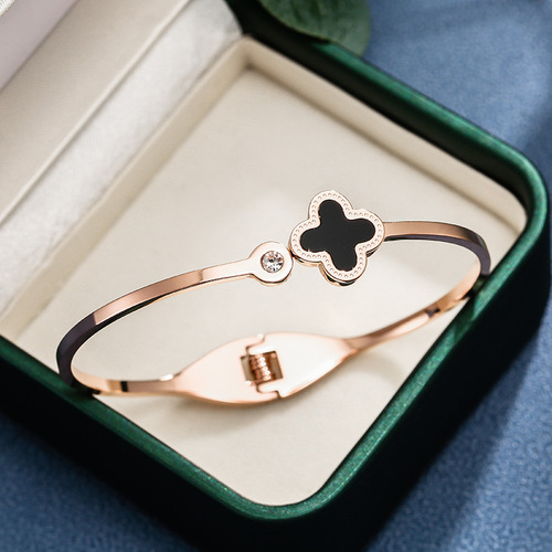 Non-fading 18k rose gold shell four-leaf clover bracelet for women simple personalized titanium steel bracelet classic accessories wholesale