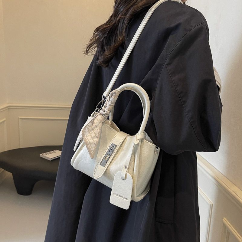 Bolso de mano universal de alta sensación para mujeres 2024 nuevo popular bolso de cubo de agua super caliente nicho de moda retro mochila