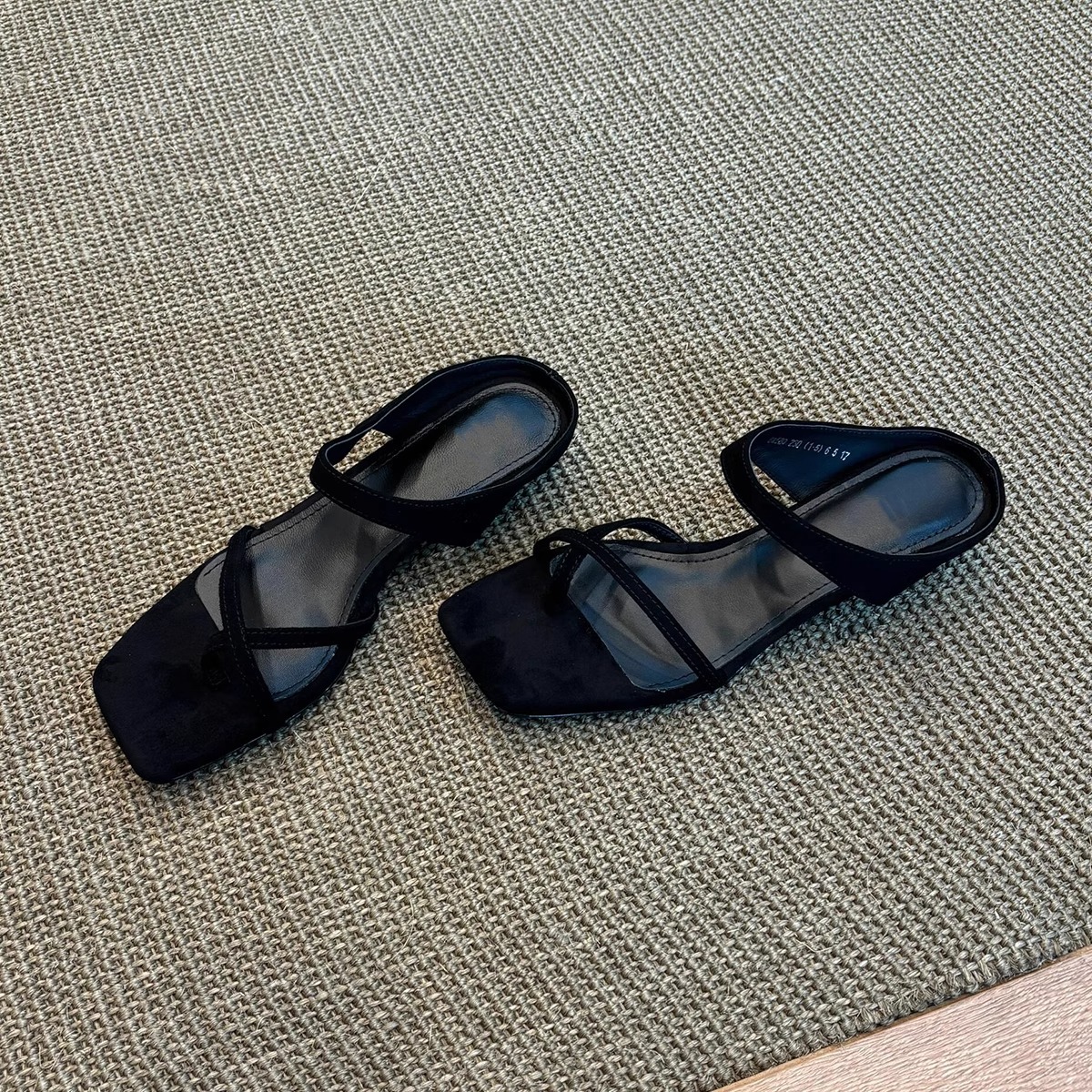 검은색