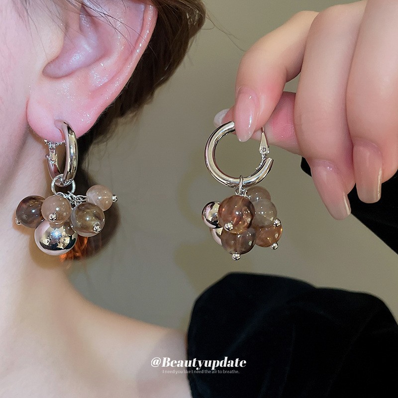 Retro Merrade curry plata aguja pendientes de moda versátil Hong Kong aretes de estilo ligero lujo alta sensación otoño invierno pendientes