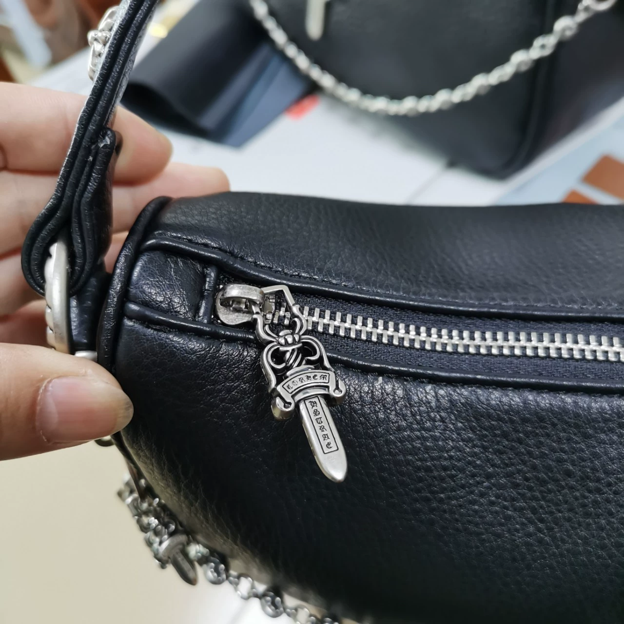 Leather chain, one-shoulder bag, high-quality style, cowhide