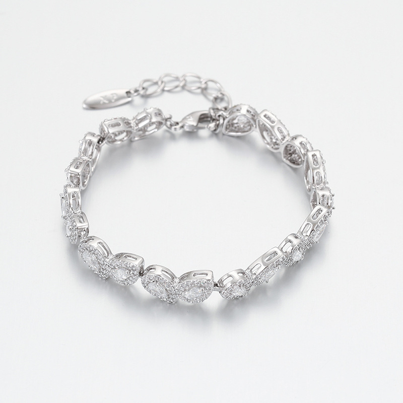 Xuping estilo simple incrustación de joyas preciosas artificiales pulseras de aleación de cobre chapado gotas de agua blanca lujosa ligera joyas al por mayor