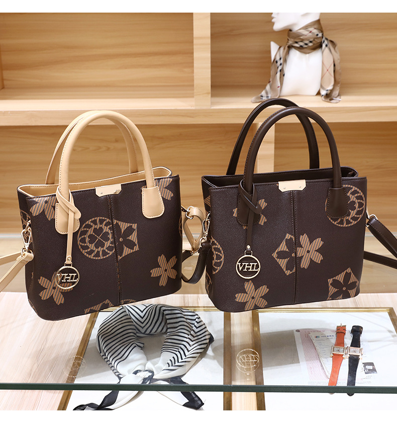 2023 New Hot Selling Love Sunday Women's Bag Versatile Printed Temperament Handbag Large Capacity Shoulder Bag_voghion.com