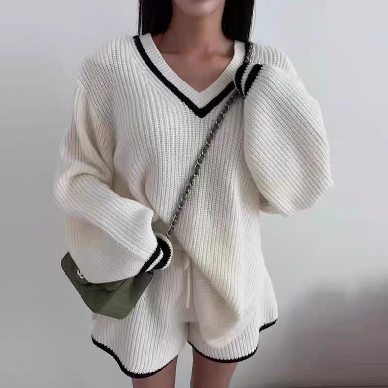 Coreano chic otoño invierno temperamento retro cuello en V suéter de punto de manga larga suelto + traje de pantalones cortos casuales de cintura alta
