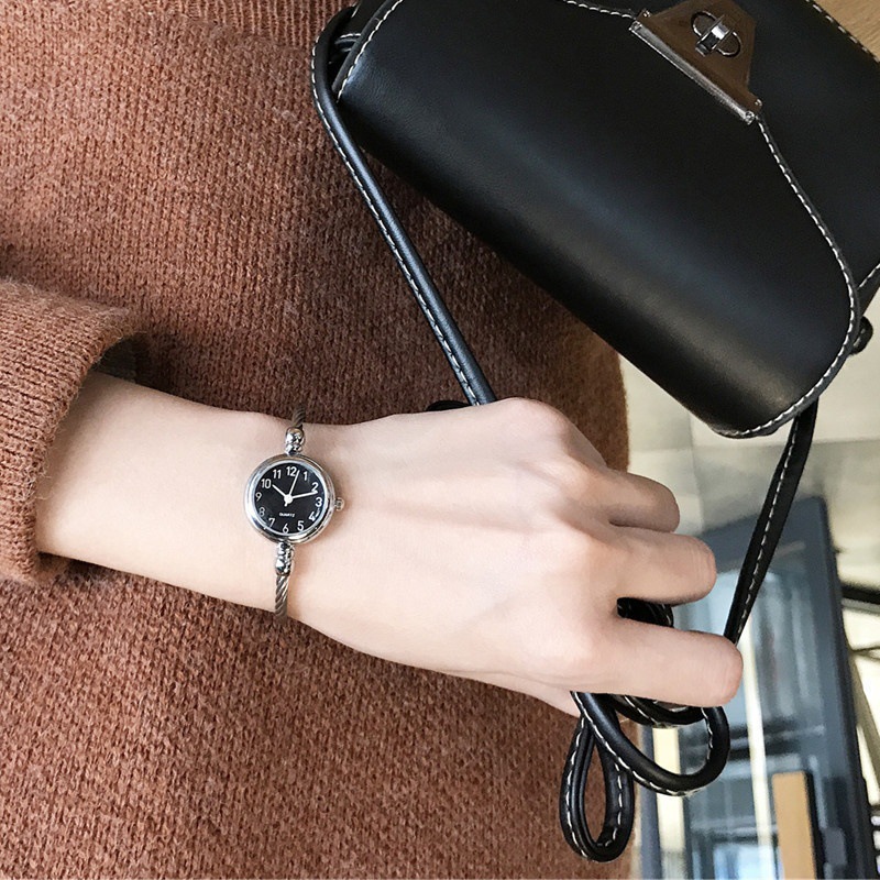 Cara digital-cara negra plateada