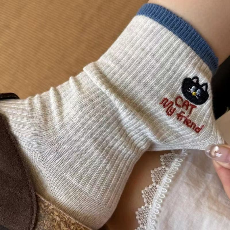 Cute Embroidered Socks for Women, Spring and Autumn Mid-Calf Socks, Kitten Fishing Ab Socks, Paired with German Training Shoes, Cotton Socks, Gray Color Slouch Socks