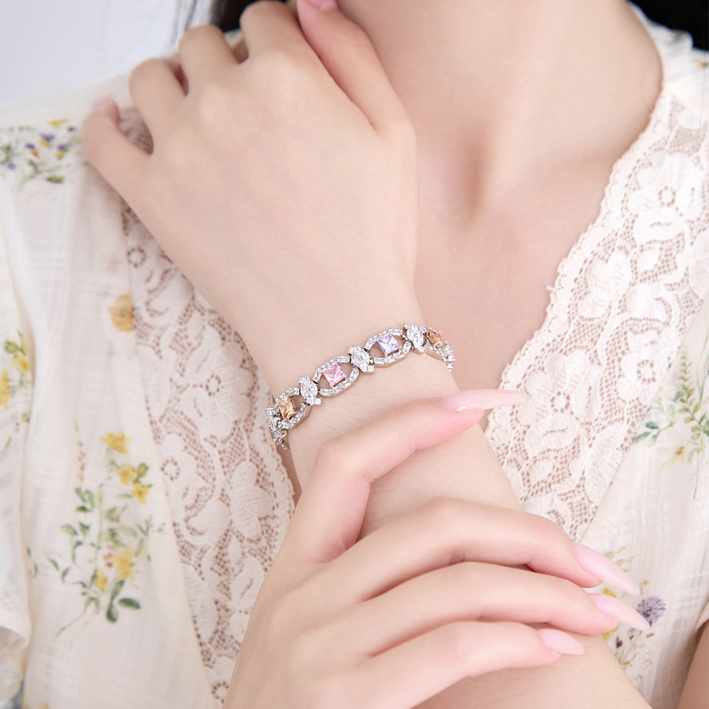 Pulsera Geométrica Cuadrada de Aleación de Cobre para Mujer image 3