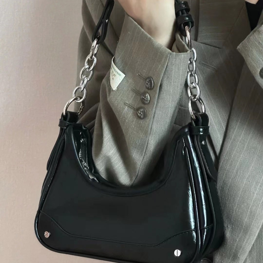 Women's 2023 New Niche Handheld Chain Baguette Underarm Bag Luxury Versatile Commuter Shoulder Crossbody Bag
