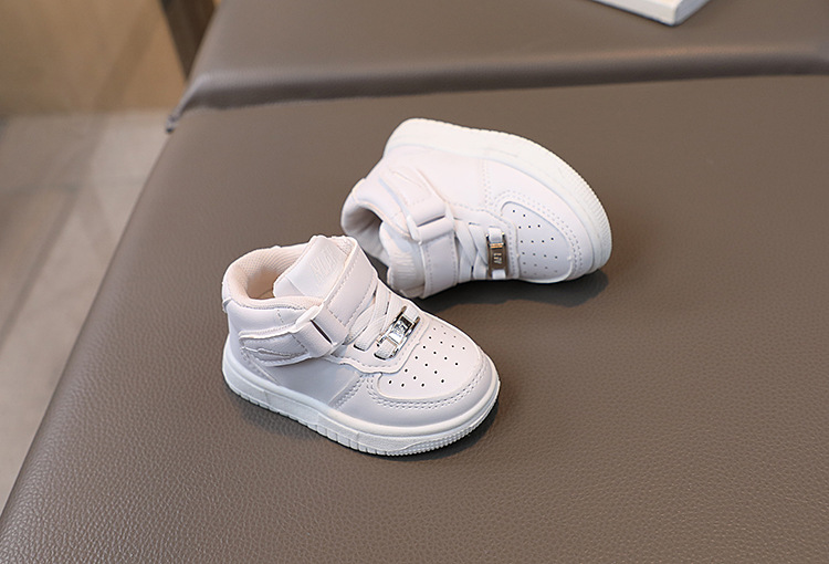 Vår och höst Nya sporter Pojkar High Top Board Girls Little White Korean Version Mode Basketskor för barn_voghion.com