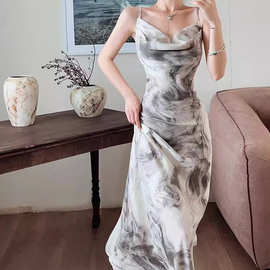性感水墨画晕染吊带V领连衣裙女夏季复古风修身露背气质H型长裙子