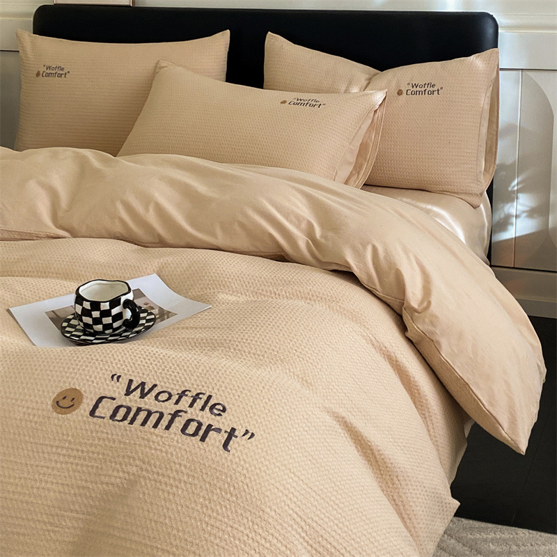 Estilo de clase A algodón waffle bordado de cuatro piezas conjunto simple 100 algodón hoja de cama edredón cubierta hoja equipada 4-piezas conjunto lote