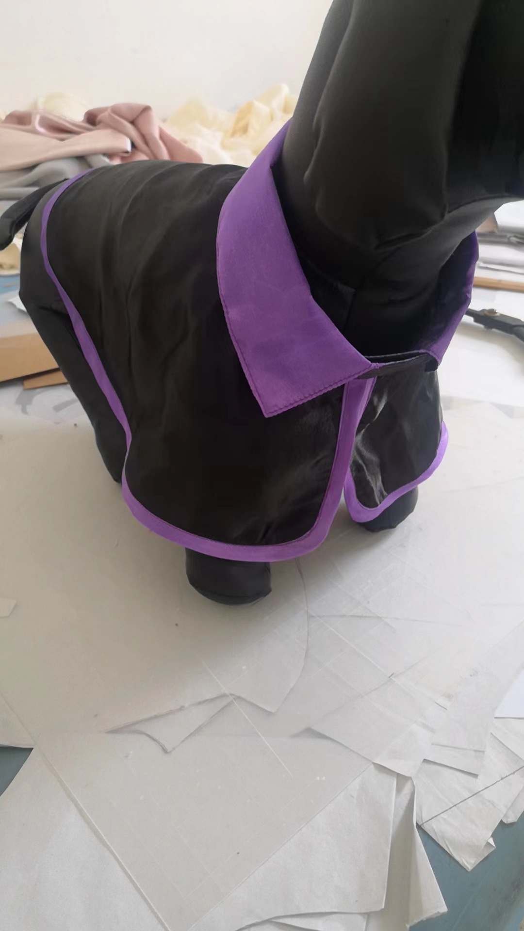 Fábrica de suministros para mascotas de Halloween sombrero de perro vestido sombrero de gato fresco negro estrella púrpura noble sombrero de mago mágico de peluche