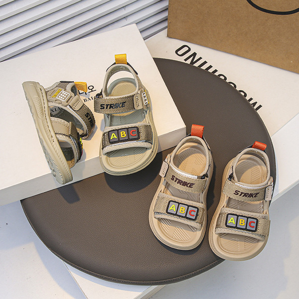 fashionable children's sandals