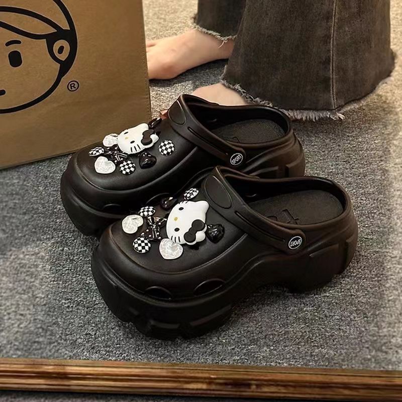 Zapatos con agujeros para mujer verano 2025 nuevo estilo de suela gruesa que pisa mierda, sandalias de uso exterior de hombre pequeño, sandalias de playa de fondo suave antideslizantes