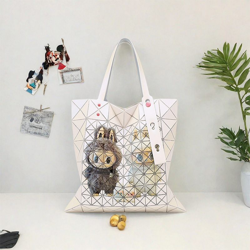 2025日本菱格手提包联名款labubu彩钉六格单肩包大容量通勤托特包