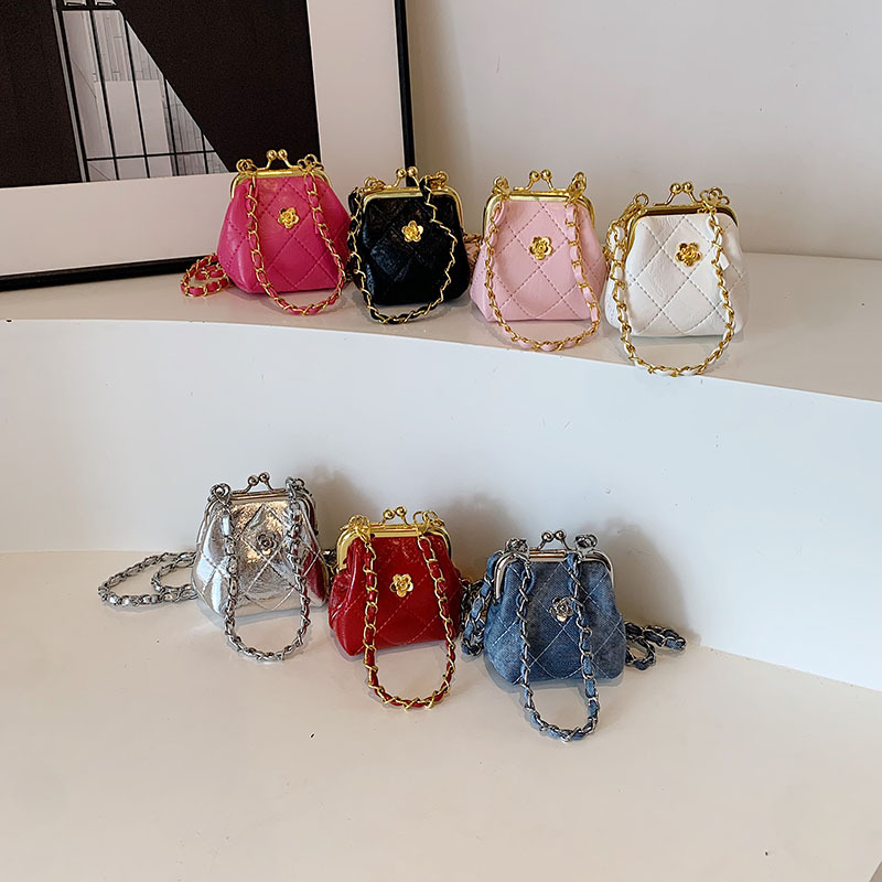 Chanel style children's bag 2024 new mini chain girl accessories clip bag hand mouth red envelope