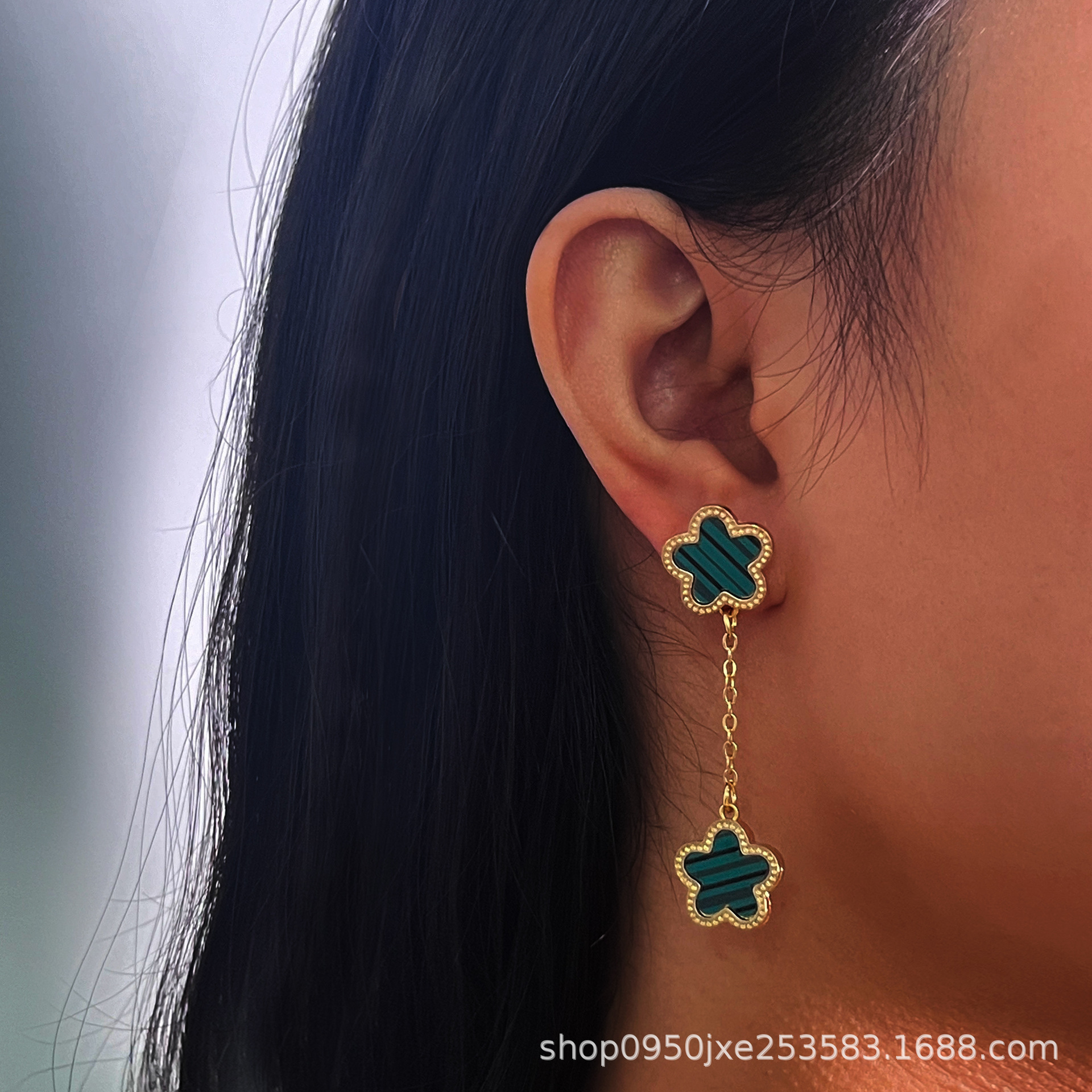 폭이 넓은 매화 2 섹션 귀걸이 줄무늬 녹색