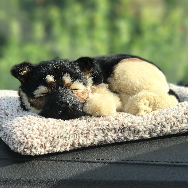 Decoraciones de automóviles adornos adorables accesorios de automóviles en línea nuevos animales de dibujos animados de perros simulados