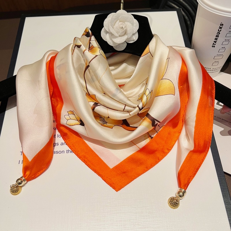 오렌지 엣지 화이트 목련--[마그네틱 새틴 스퀘어 스카프]