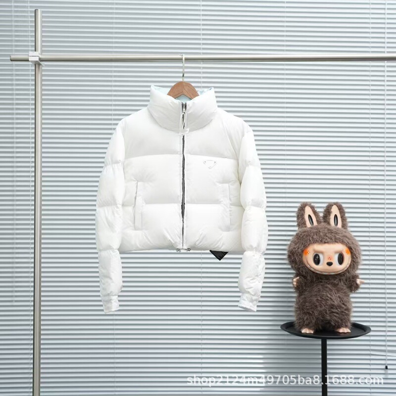In-stock high-quality P-brand 25 new model short women's warm, fashionable, versatile down jacket with triangular logo In-stock high-quality P-brand 25 new model short women's warm, fashionable, versatile down jacket with triangular logo