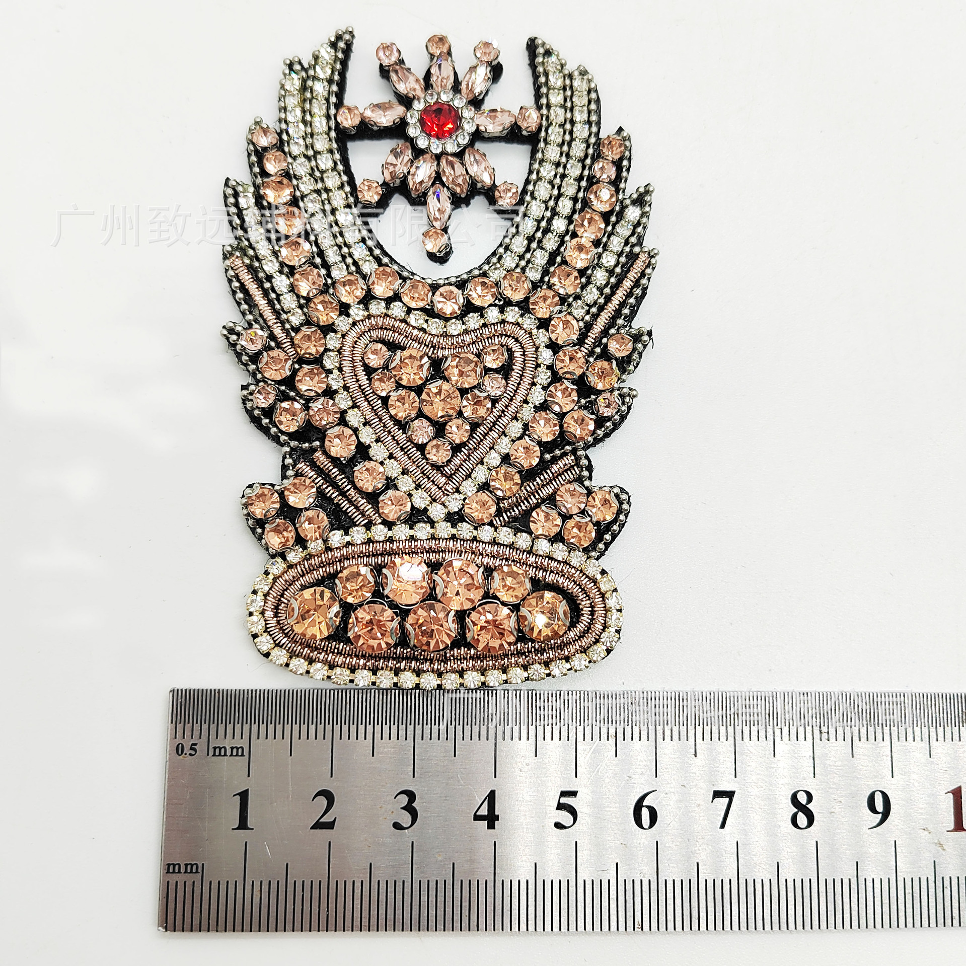Insignias retro clásicas transfronterizas con abalorios hechos a mano, parches de diamantes de imitación de tres colores, cadenas de cuentas, accesorios de ropa DIY y accesorios para bolsos.