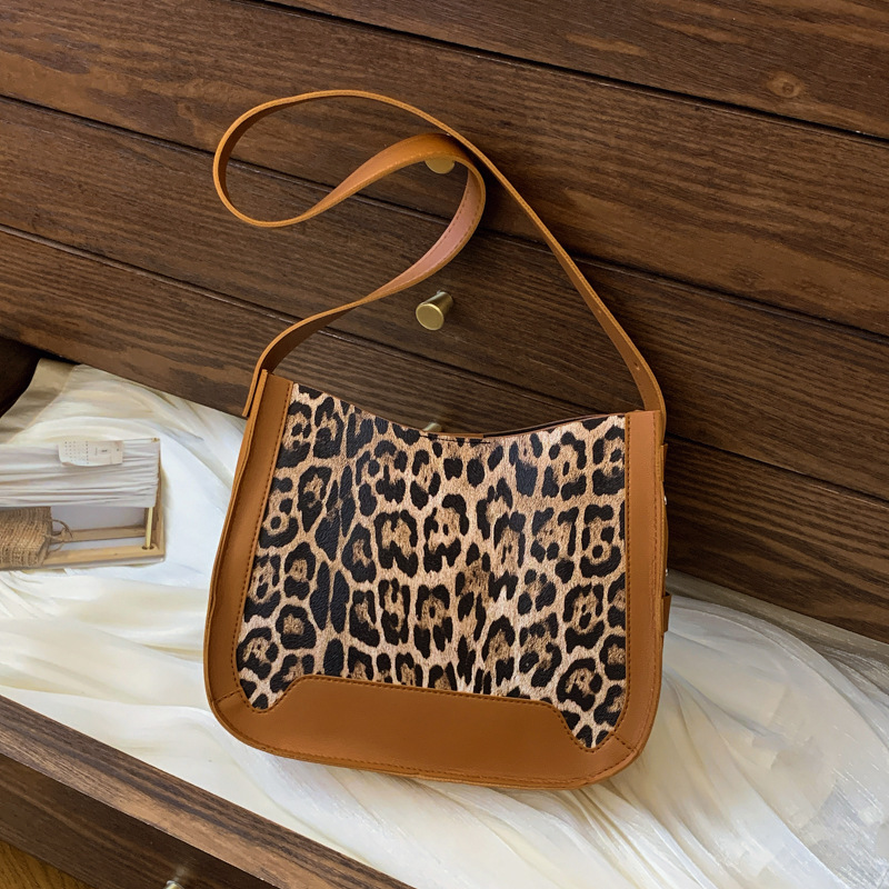 Bolsas de gran capacidad de gaúster con estriado de jersey para mujeres 2024 nueva moda coreana nicho bolsas de cubo empalmadas bolsas de hombro