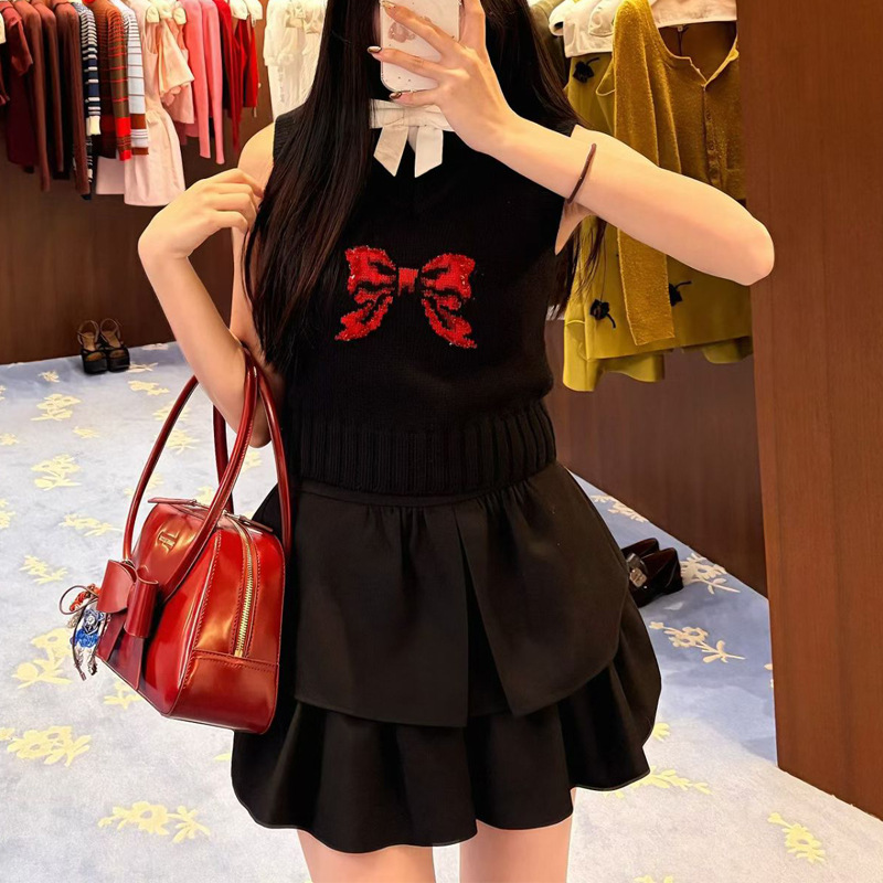 [in Stock] Christmas Series Slim Fit Short Bowknot Beaded Pullover Knitted Vest Top 251277