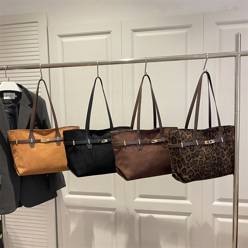 Trend Retro Büyük Kapasiteli Tote Çanta Kadın Trend Leopar Desenli Şık Kişisel Rahat Çok Amaçlı Niş Tek Omuz Çantası