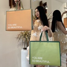 拼色无纺布袋英文时尚服装店用定礼品礼物伴手女装羽绒服防水制