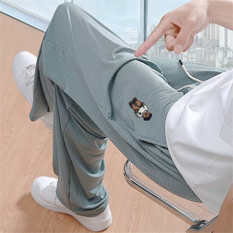 Pantalones casuales delgados de verano, pantalones casuales de hombre, impresión negra, pantalones deportivos rectos de tamaño grande, 2025 nuevos