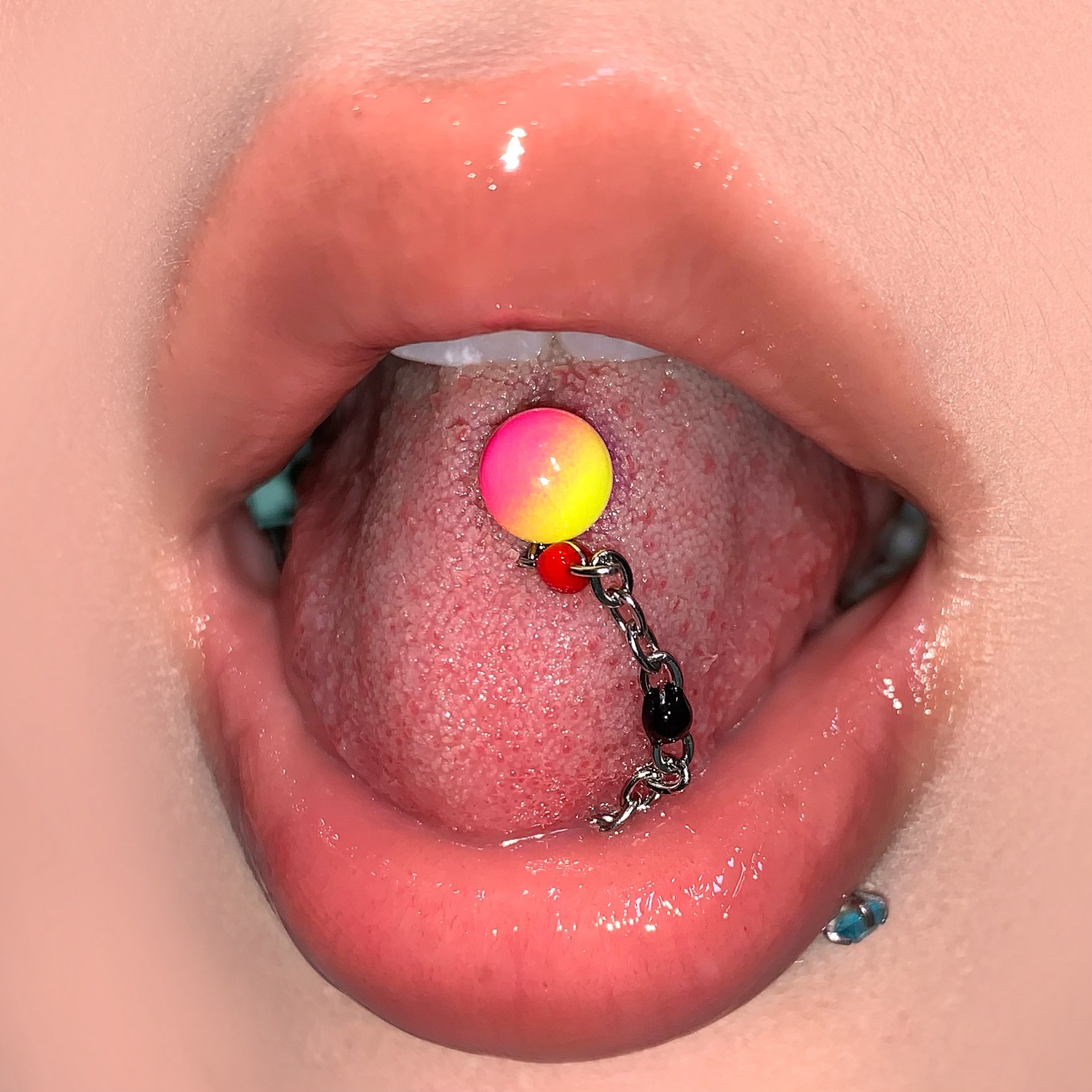 Pointed titanium steel lip stud product view