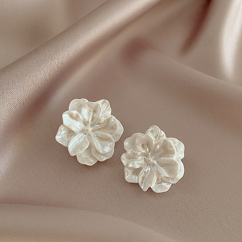 Exquisite Minimalist Men’s Clip-on Earrings For Non-pierced Ears. Perfect For Daily & Commute Wear. Hypoallergenic, Tarnish-resistant & Durable, Gent_voghion.com