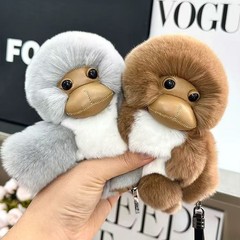 真獭兔毛卡皮巴拉可爱卡通公仔汽车钥匙扣毛绒挂件礼物皮草玩偶