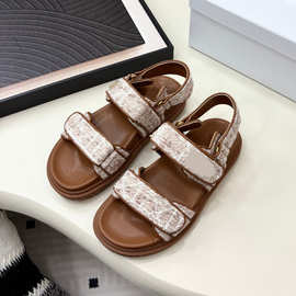 2025年夏季新款时尚潮流百搭舒适凉鞋女复古刺绣魔术贴休闲平底鞋