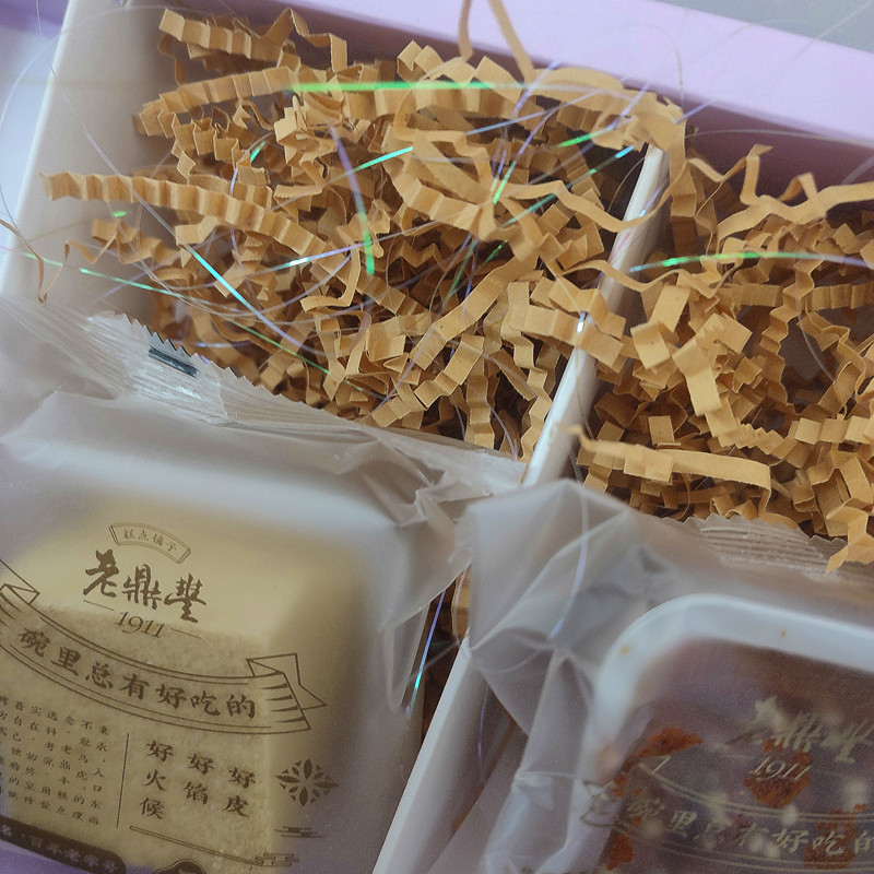 Papel ondulado transfronterizo de color plegado de hierba de papel rasgado cosmético vino tinto fruta regalo caja de regalo relleno