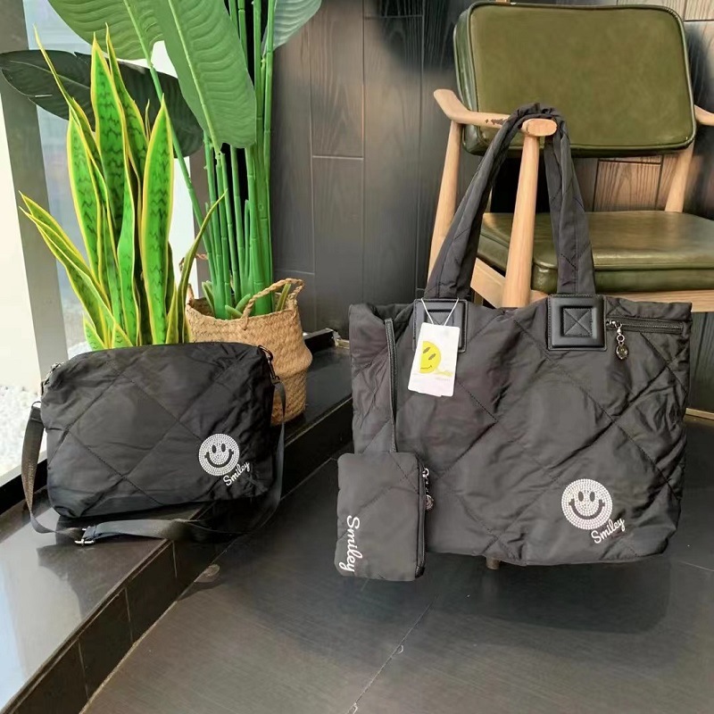 クロスボーダー大容量圧綿トートバッグ女性新型カジュアルトレンチコートナイロン布宇宙綿外国貿易シングルショルダー