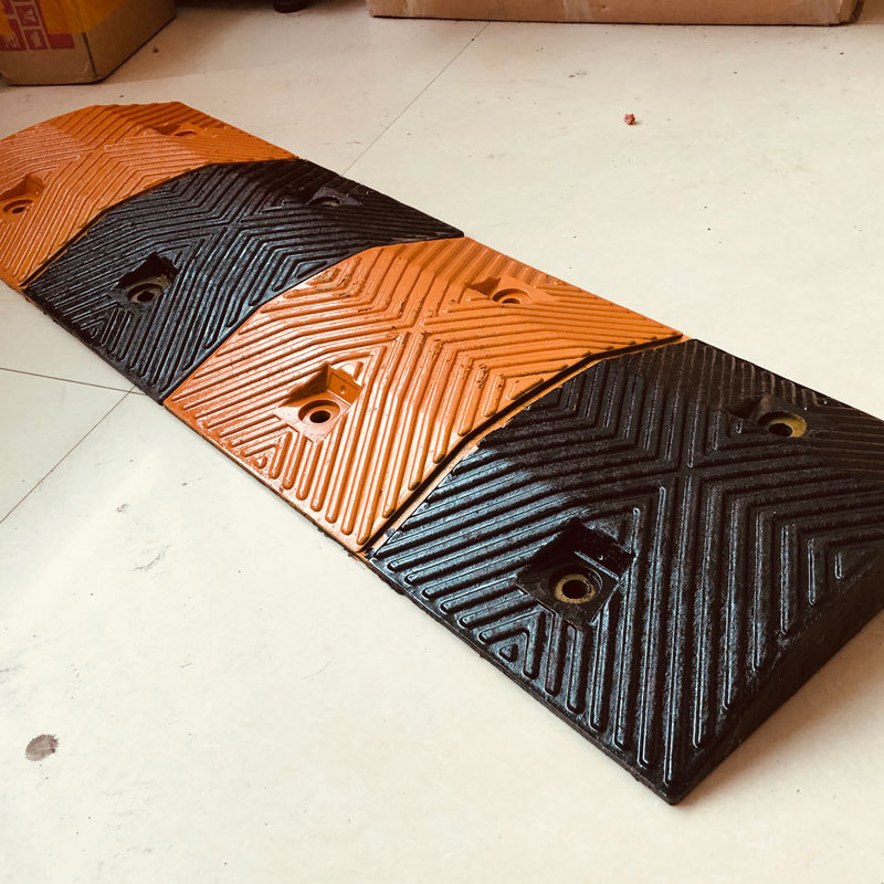 减速带橡胶汽车道路减速带减速垄喷漆橡塑二合一减限速缓冲带