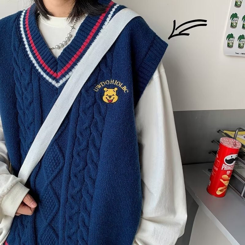 Bear sweater vest men's autumn and winter loose student V-neck knitted vest college style Japanese retro sleeveless waistcoat